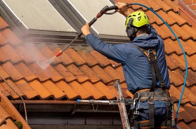 Démoussage et hydrofuge de toiture à la Forteresse